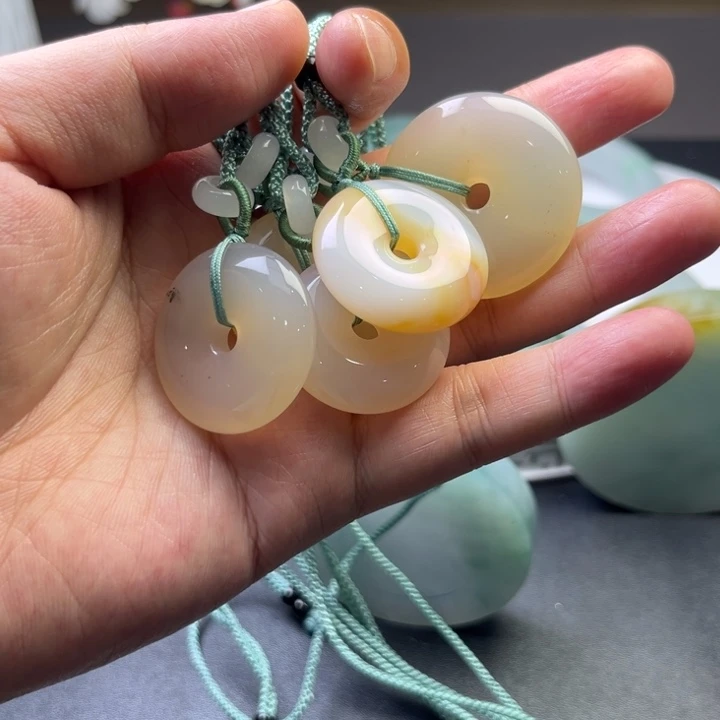 玛瑙/玉髓合金颈饰平安扣