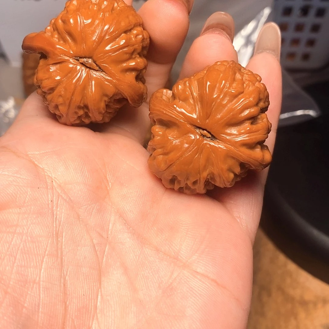 文玩核桃吊坠白狮子