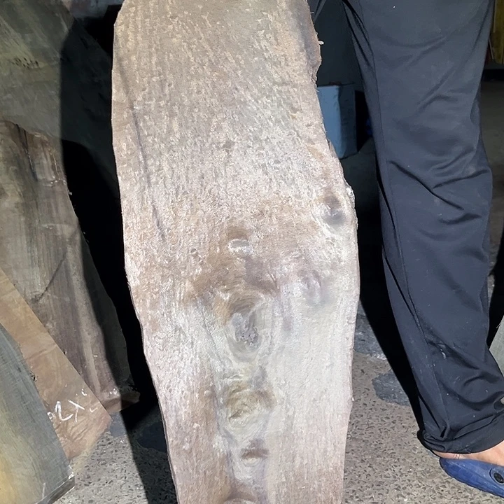 阴沉金黄色…阴沉金黄色