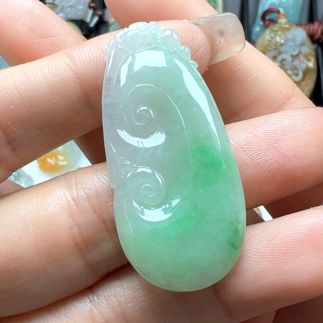 翡翠颈饰未镶嵌如意