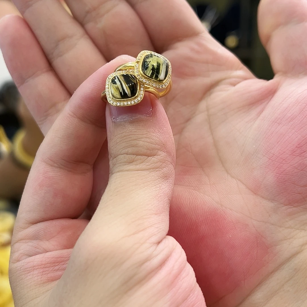 蜜蜡未镶嵌珠宝奇石多样性发其一