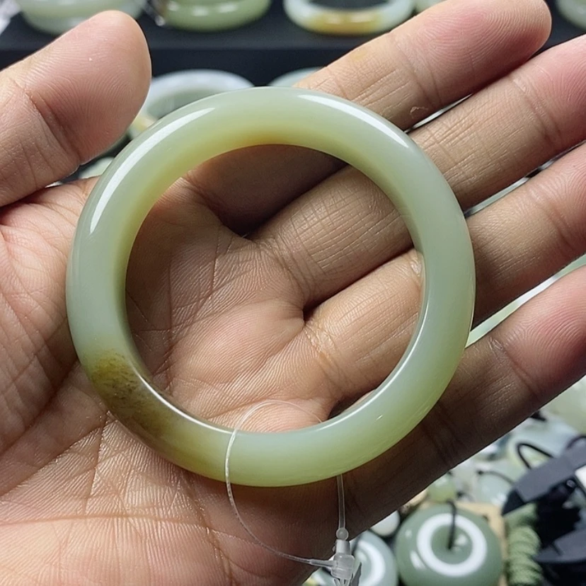 【闪购商品】未镶嵌手镯和田玉