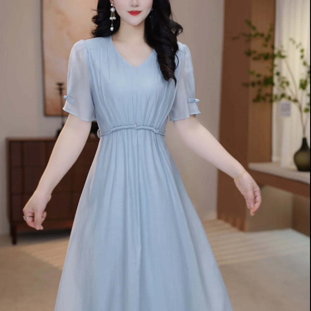 2025新款洋气精致修身自然收腰显瘦浅蓝色V领短袖连衣裙