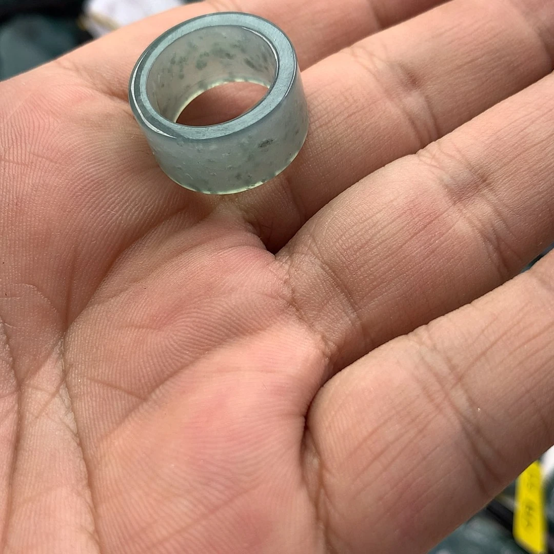 翡翠未镶嵌颈饰戒圈