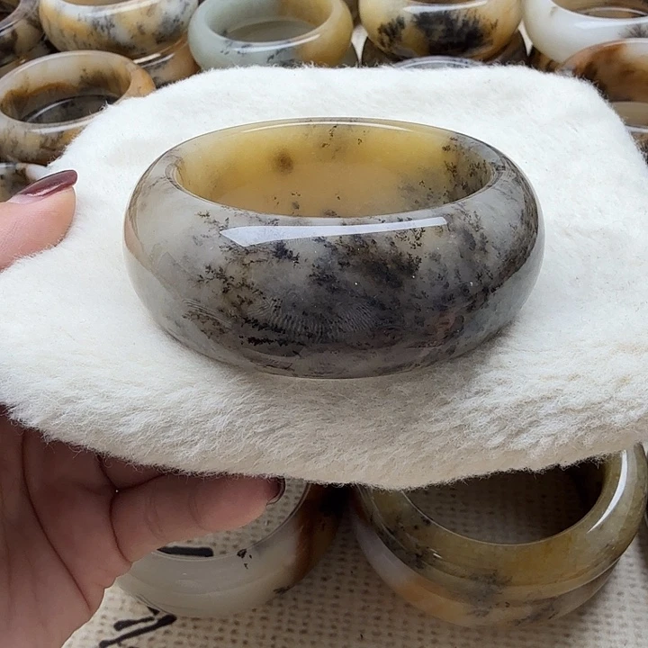 石英质玉未镶嵌手镯60加口径1680米