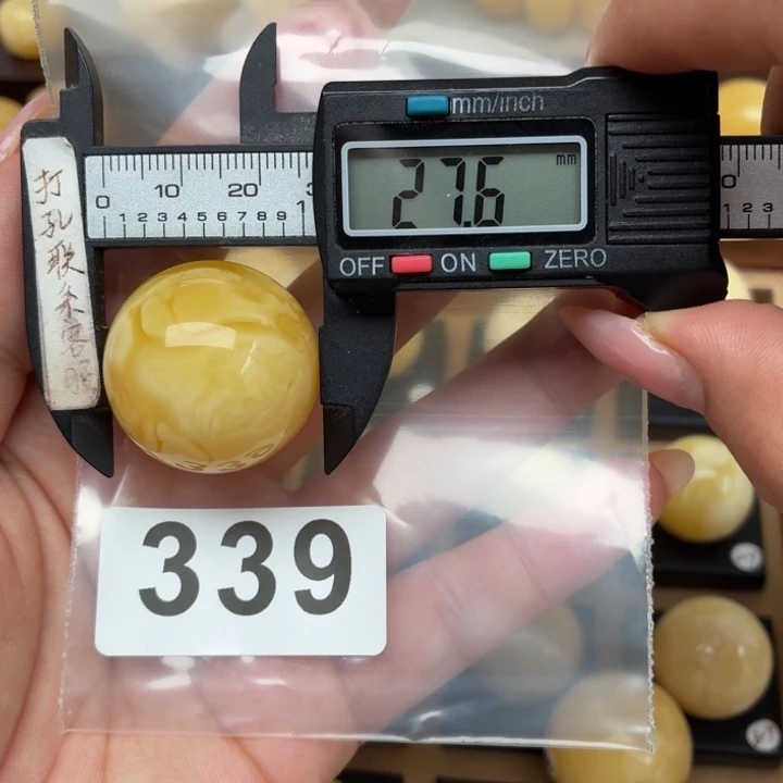 自***行未镶嵌琥珀裸石蜜蜡