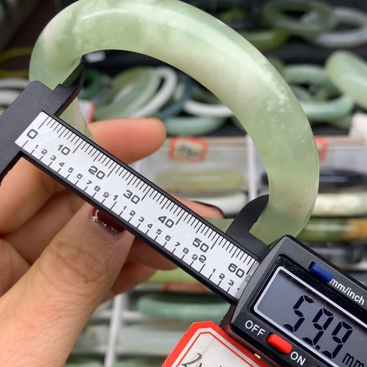 蛇纹石玉未镶嵌手镯996