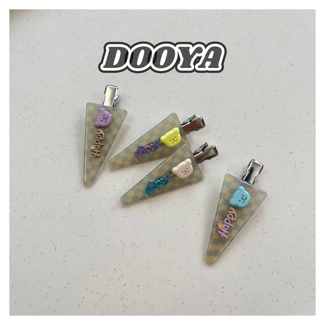 芽怼怼韩国小熊字母三角无痕压夹 04190