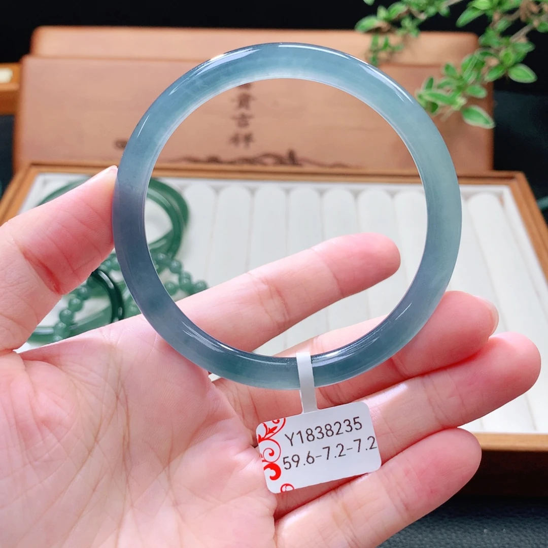 翡翠未镶嵌手镯（圆镯）
