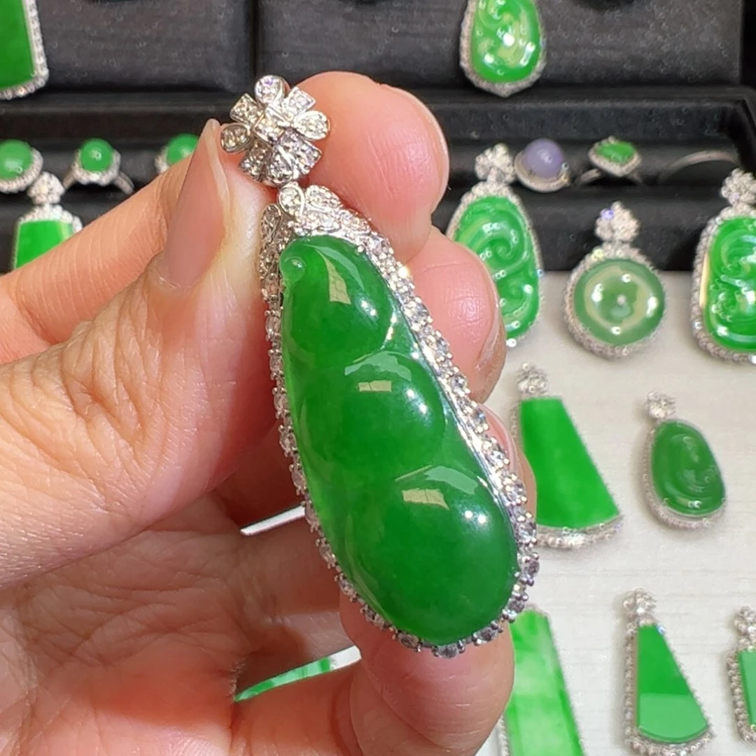 翡翠吊坠(不含链)18K金镶嵌