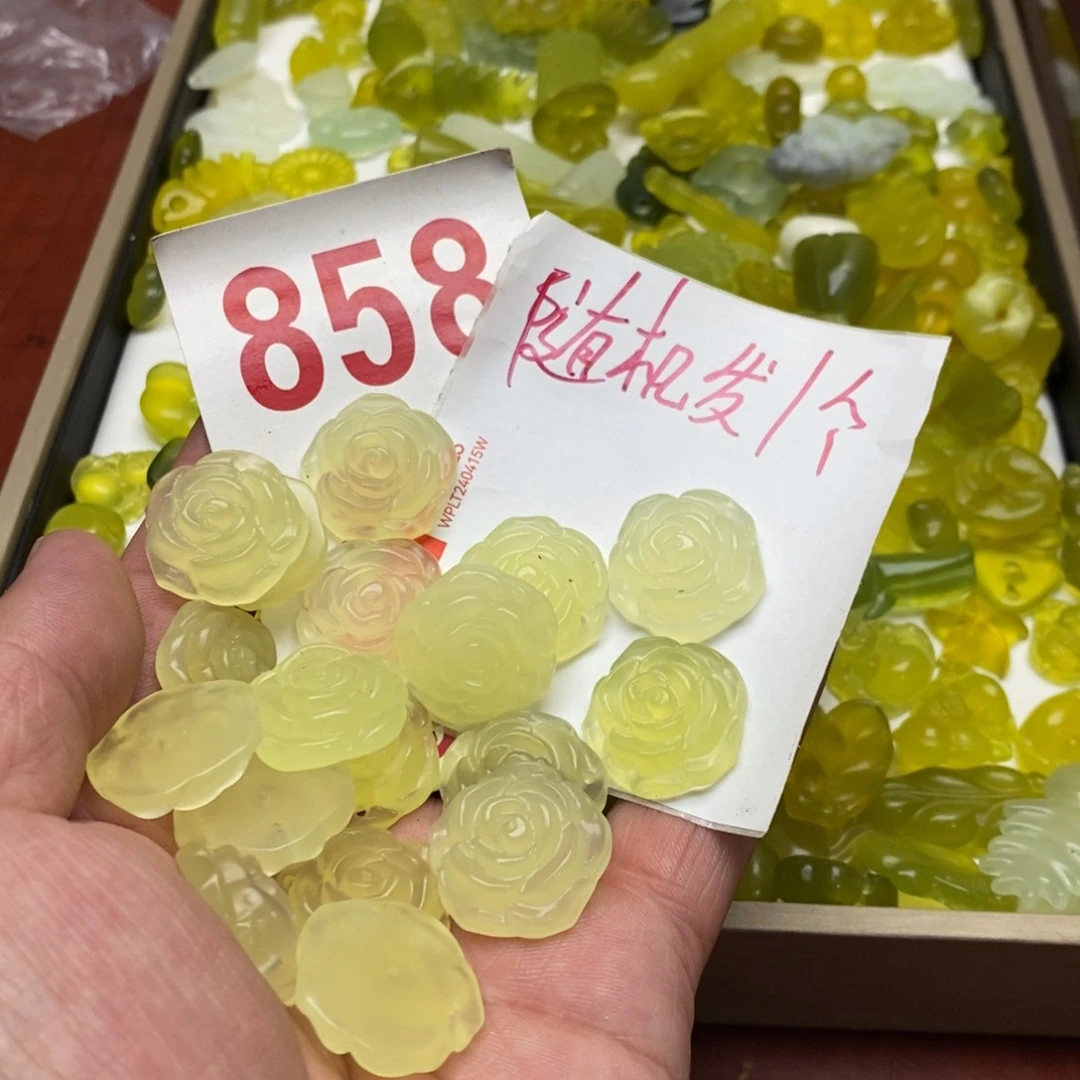 蛇纹石玉未镶嵌挂坠