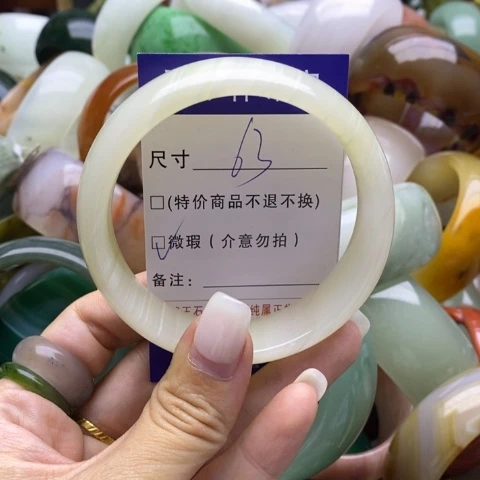 未镶嵌手镯石英质玉