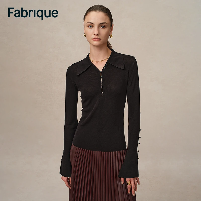 Fabrique Mia 碳黑色桑蚕丝混纺轻薄针织炫光镭射圆珠扣修身上衣