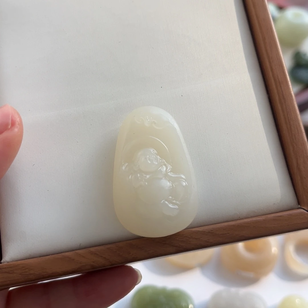 时***妹和田玉未镶嵌颈饰