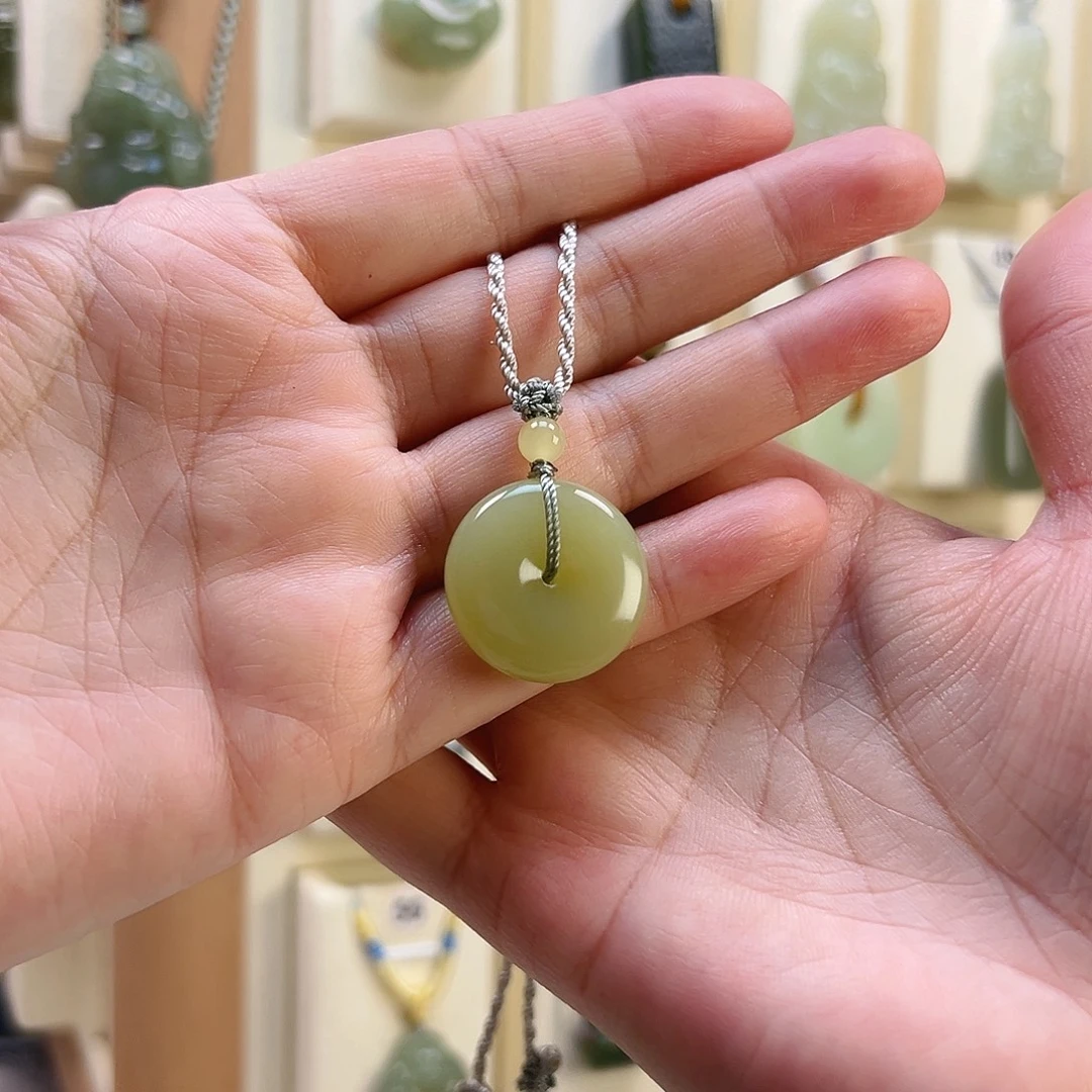 H****颈饰未镶嵌和田玉