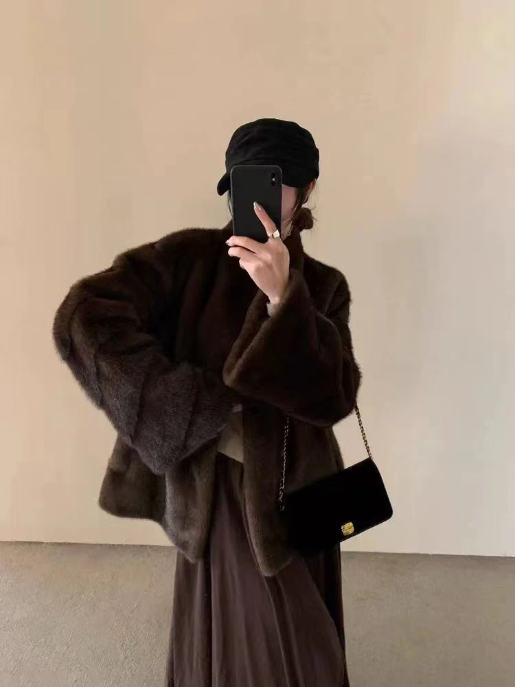 时尚保暖深棕绒雾外套