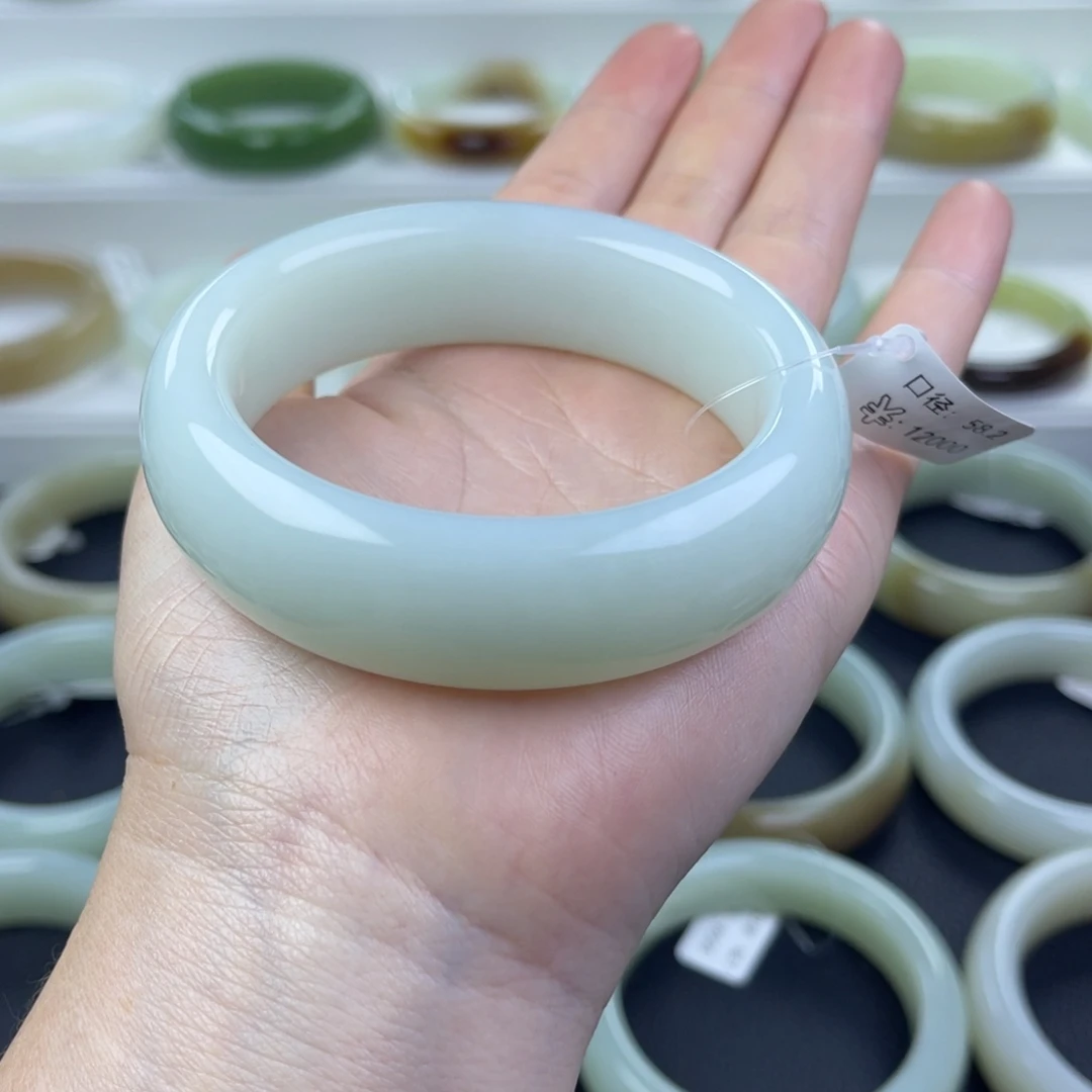 和田玉未镶嵌手镯