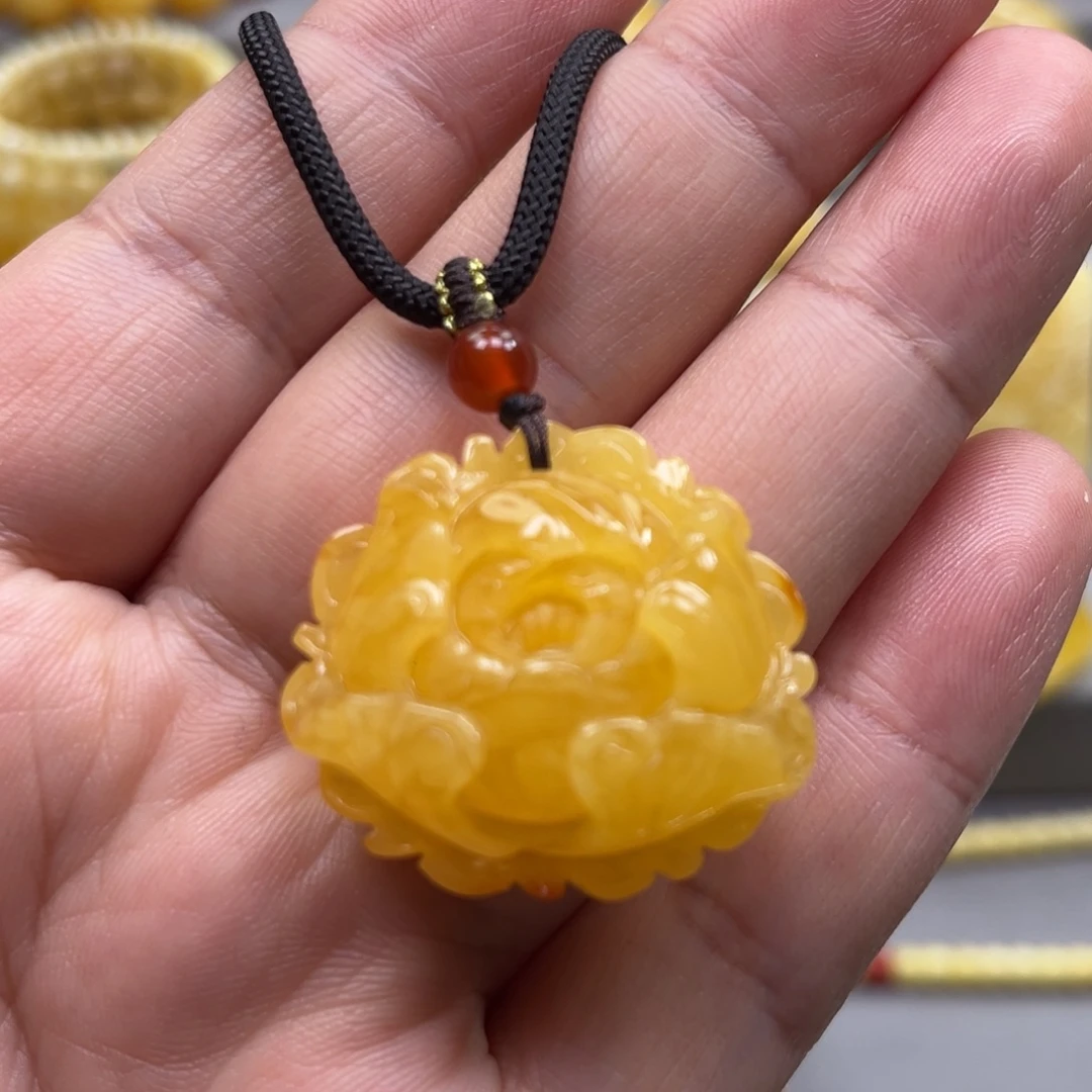 文***妇琥珀未镶嵌颈饰吊坠