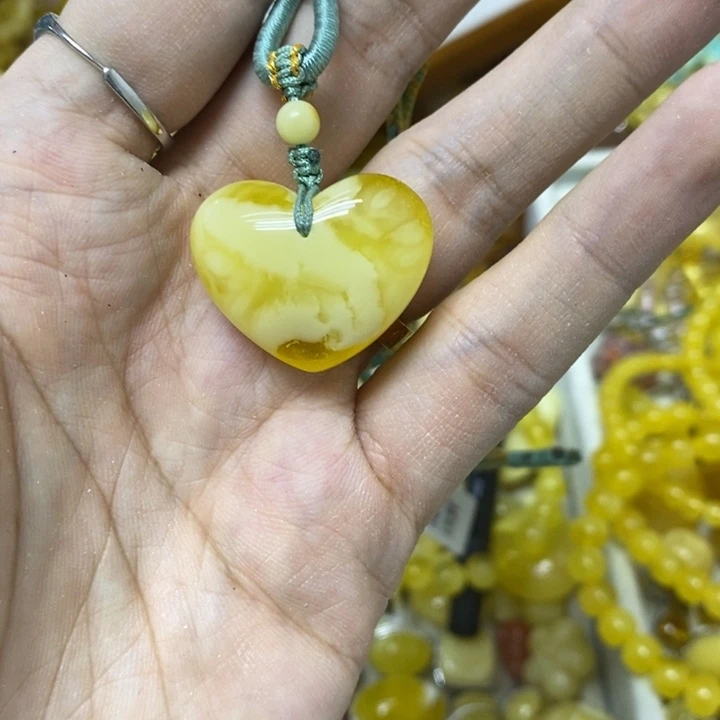 蜜蜡未镶嵌裸石吊坠