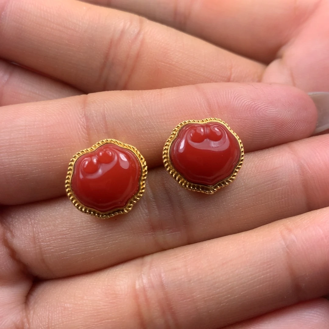 18K金镶嵌耳钉南红玛瑙