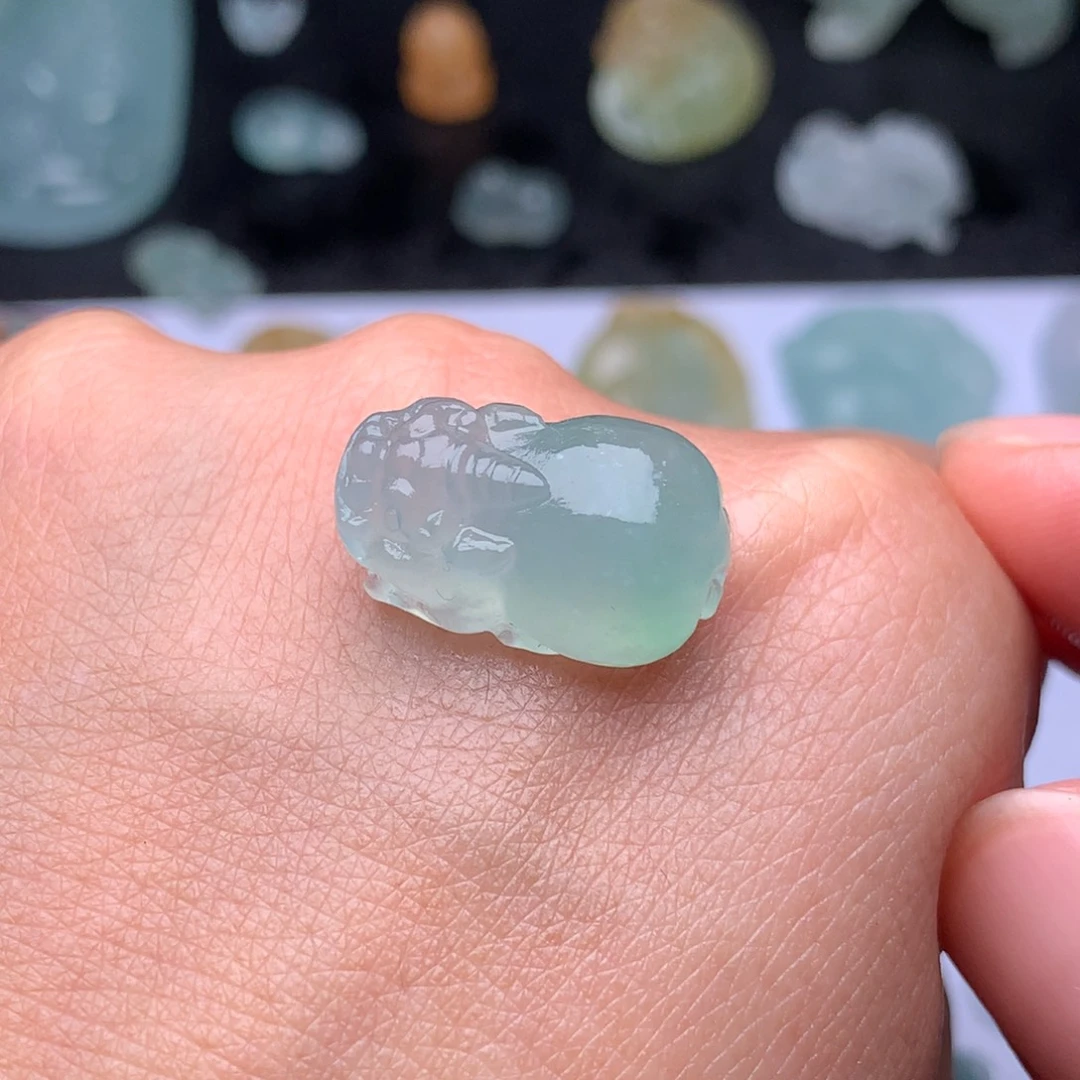 定制翡翠未镶嵌貔貅