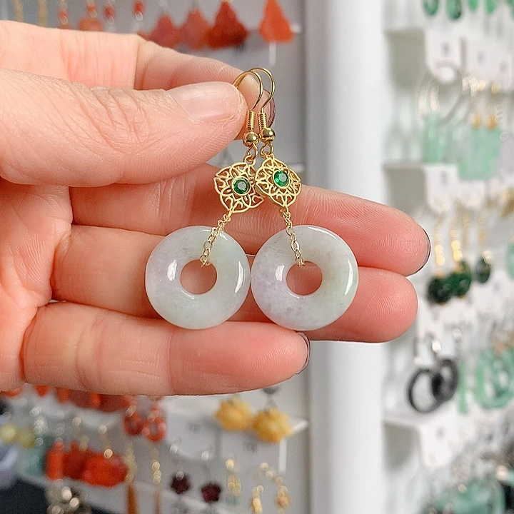 翡翠耳饰未镶嵌翡翠（微瑕）