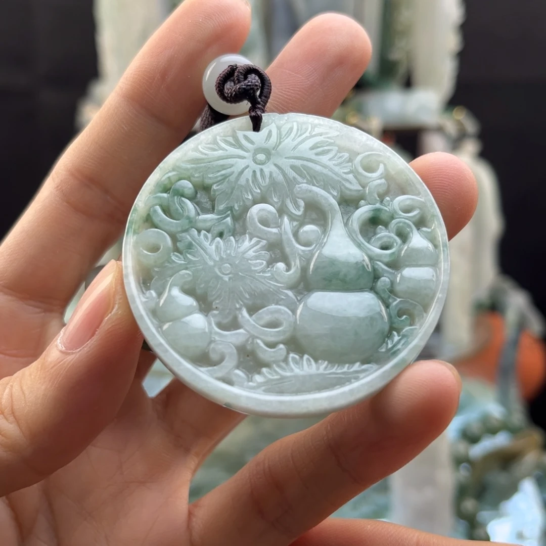 翡翠未镶嵌颈饰葫芦