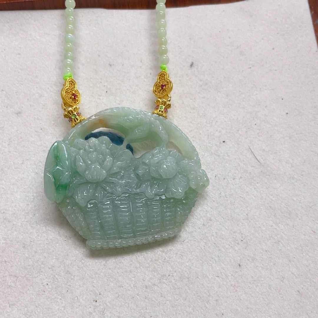 翡翠未镶嵌颈饰花蓝