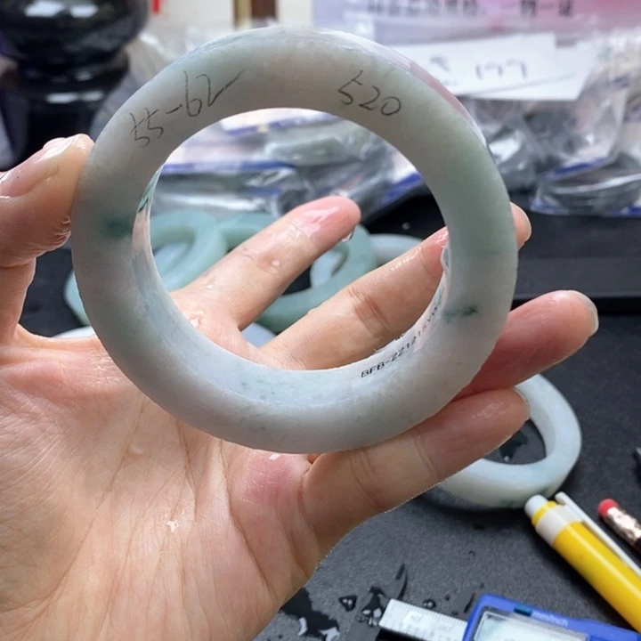 定制翡翠手镯未镶嵌