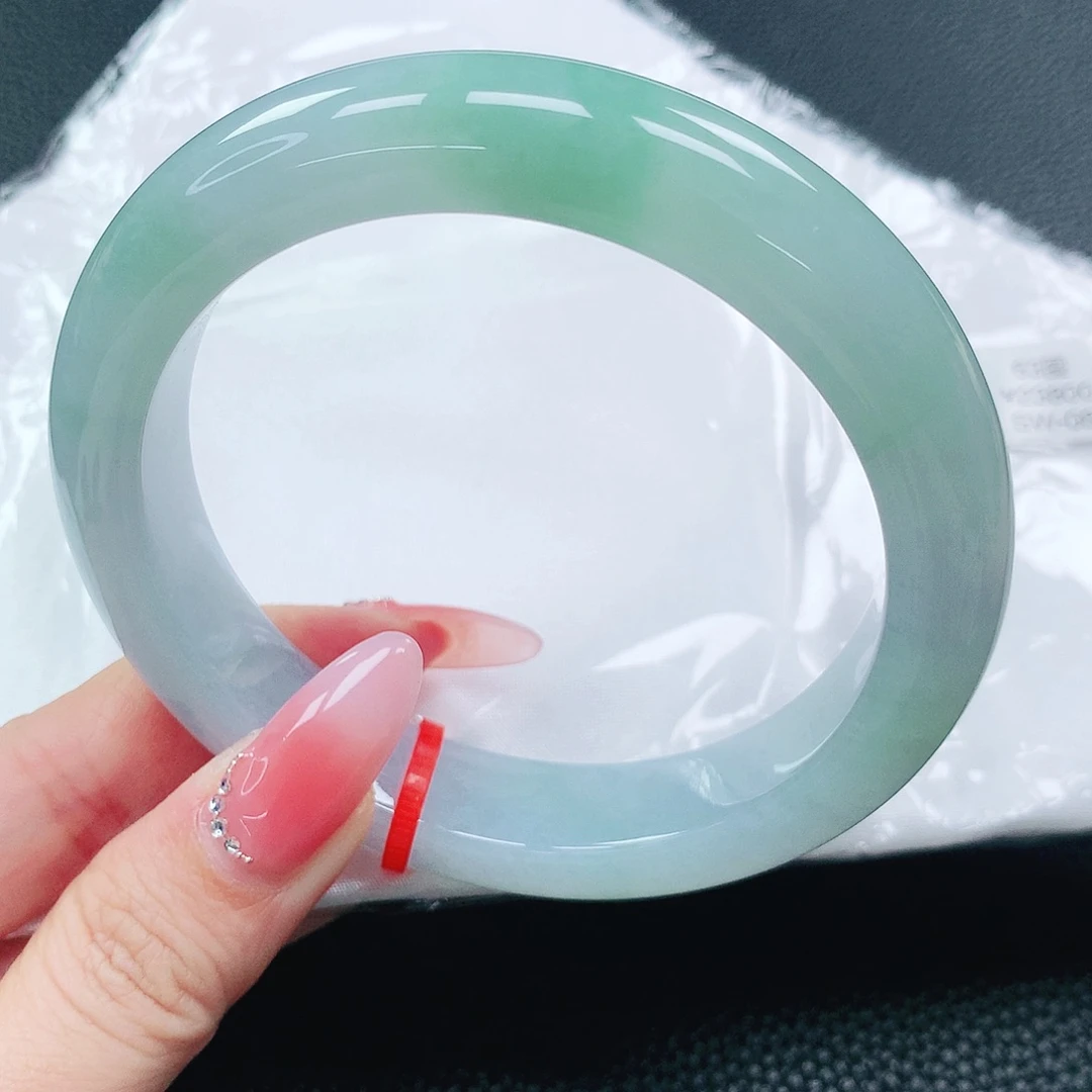 翡翠手镯未镶嵌63圈