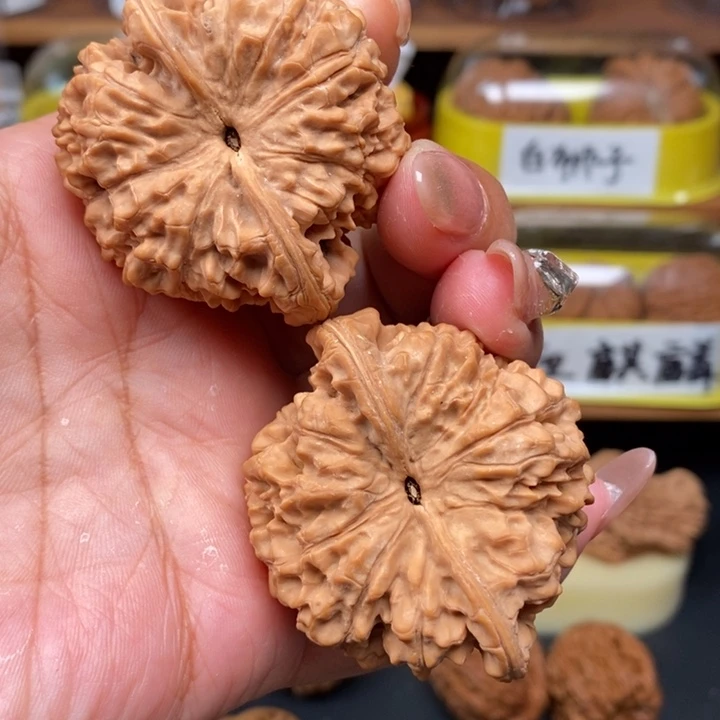 文玩核桃吊坠一**你50官帽