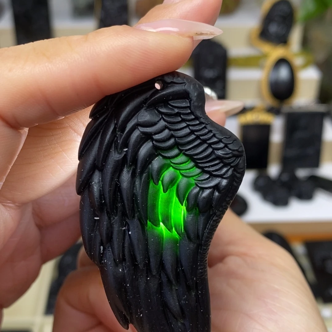 蛇纹石玉吊坠未镶嵌