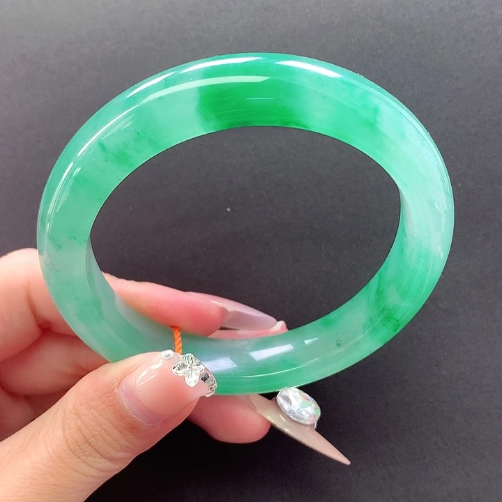 未镶嵌手镯石英质玉