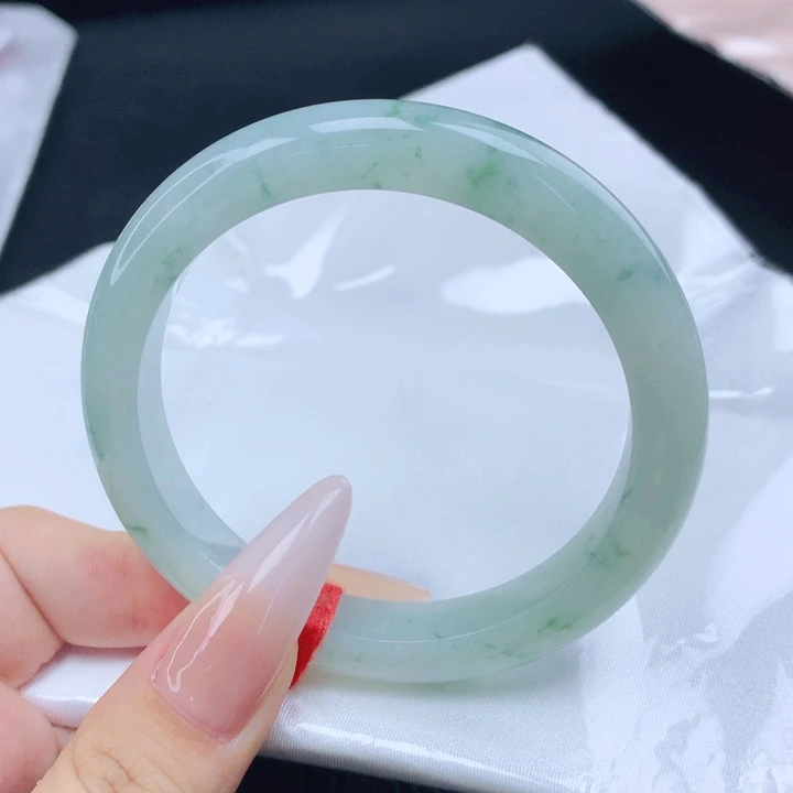 翡翠手镯未镶嵌56圈口