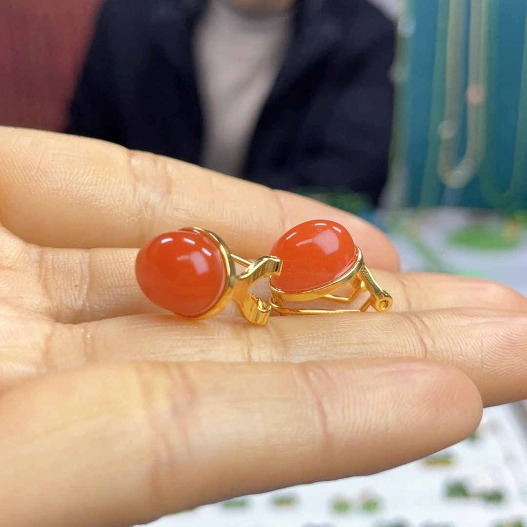 南红玛瑙耳饰银S925镶嵌高11.1。  宽9