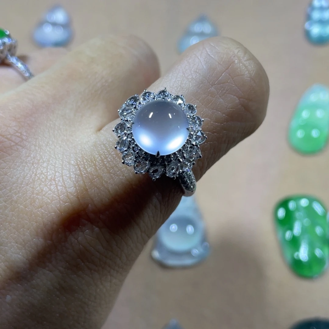 18K金镶嵌定制翡翠蛋面