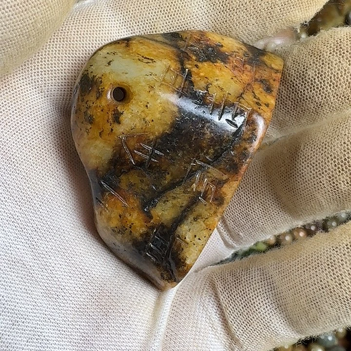 和田玉未镶嵌挂件