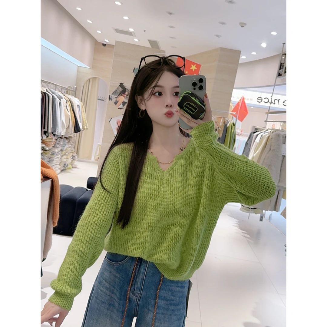 2117小V领纯色毛衣