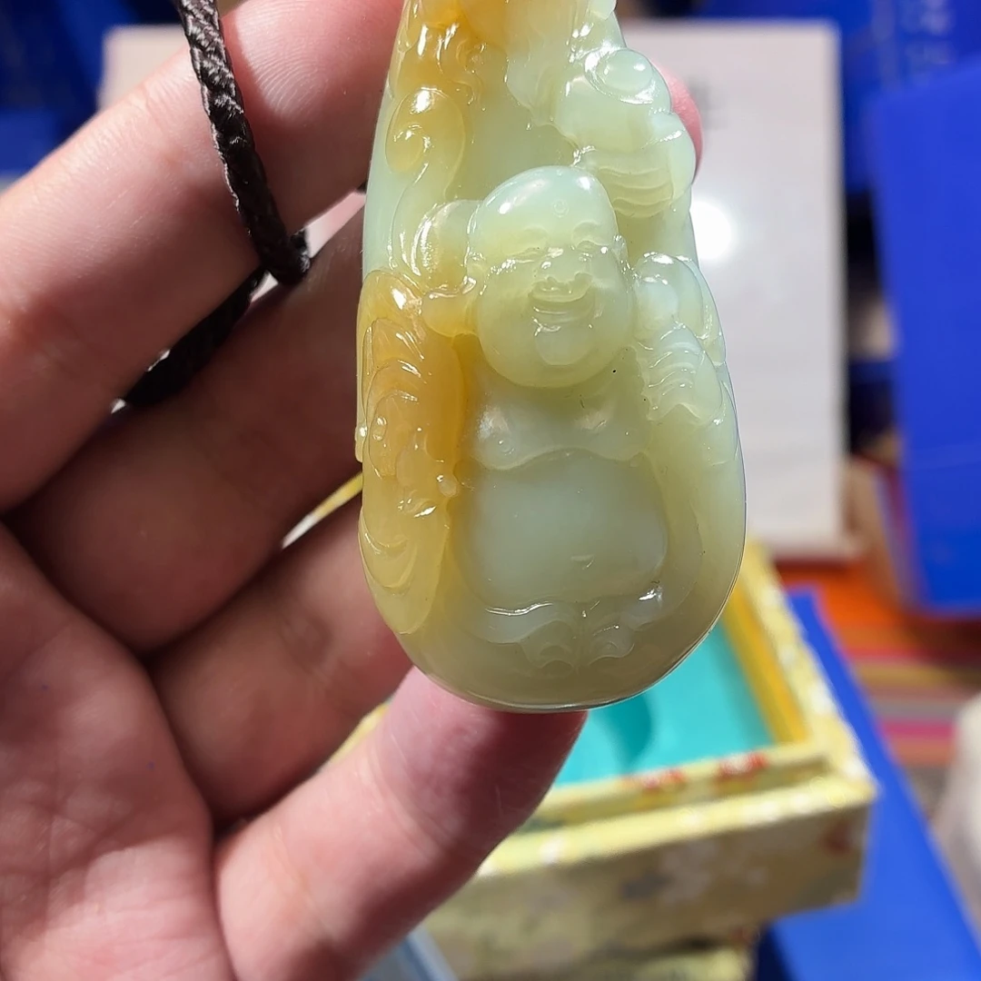 颈饰未镶嵌和田玉（糖玉）