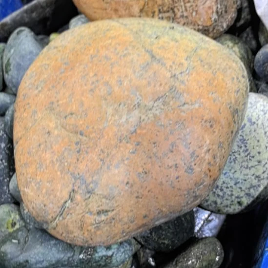 萧***宇藏玉药王石原石一个摆件