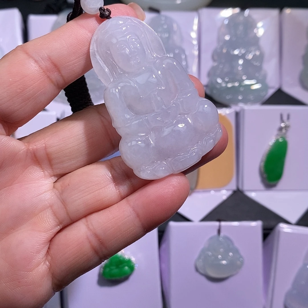 翡翠未镶嵌颈饰观音