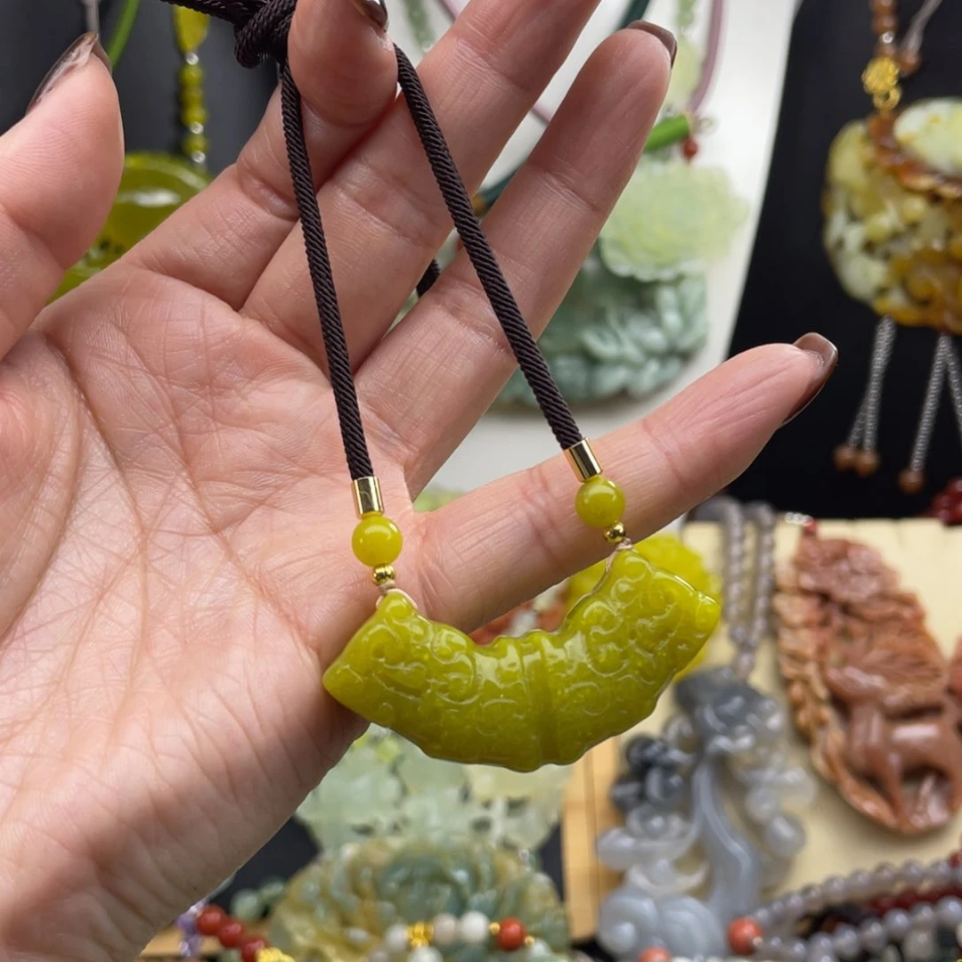 未镶嵌蛇纹石玉颈饰