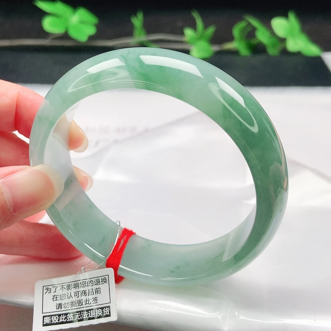 翡翠手镯未镶嵌60圈