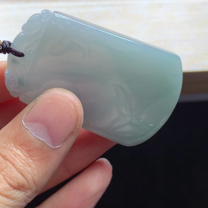 翡翠未镶嵌颈饰吊坠