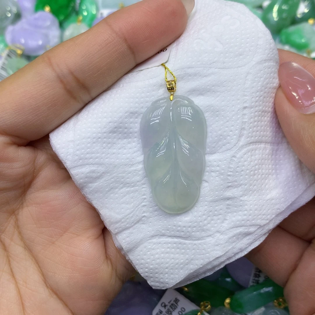 颈饰18K金镶嵌翡翠