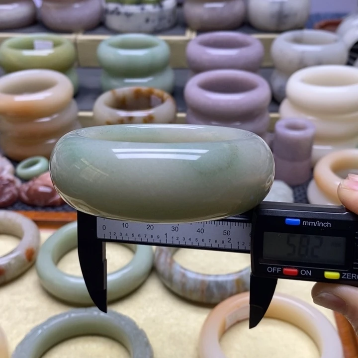 石英质玉未镶嵌手镯