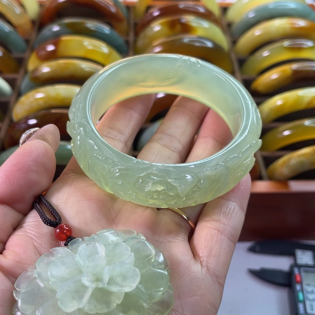 蛇纹石玉手镯未镶嵌