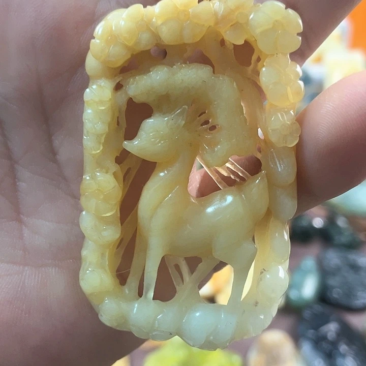 蛇纹石玉颈饰未镶嵌