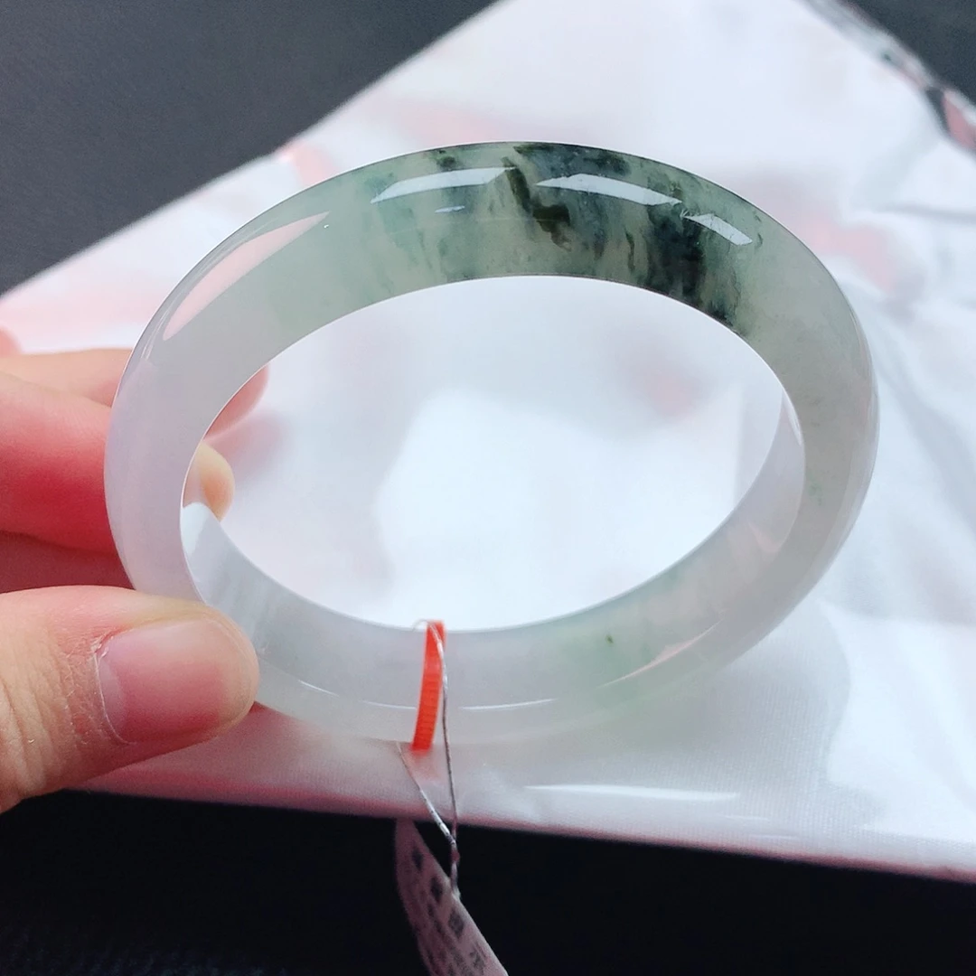 翡翠手镯未镶嵌55贵