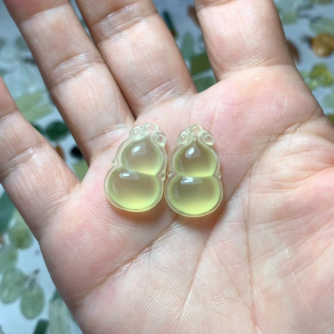 蛇纹石玉未镶嵌耳环